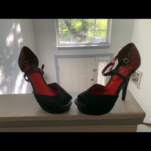 Kenneth Cole reaction heels